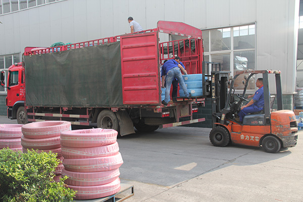 噴砂軟管的特性及應(yīng)用領(lǐng)域